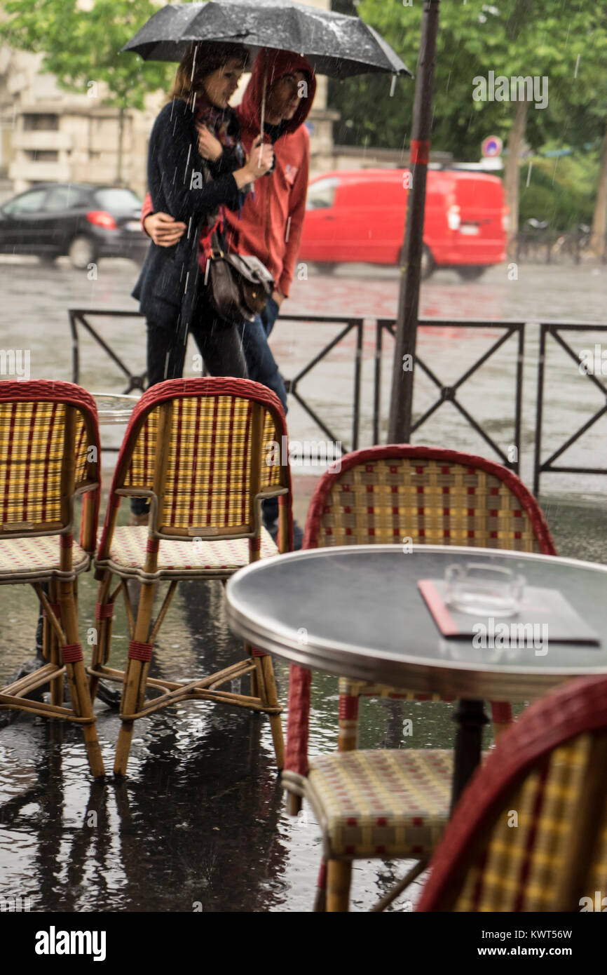 France, Paris, Couple walking in the rain. Stock Photo