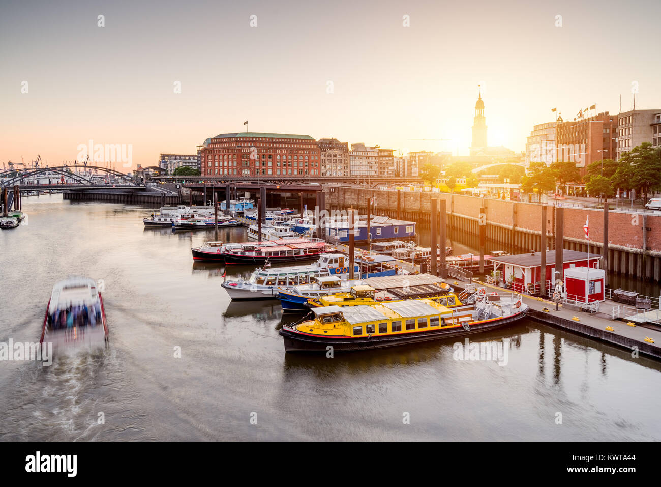 hamburg-harbour-and-river-elbe-in-summer-stock-photo-alamy