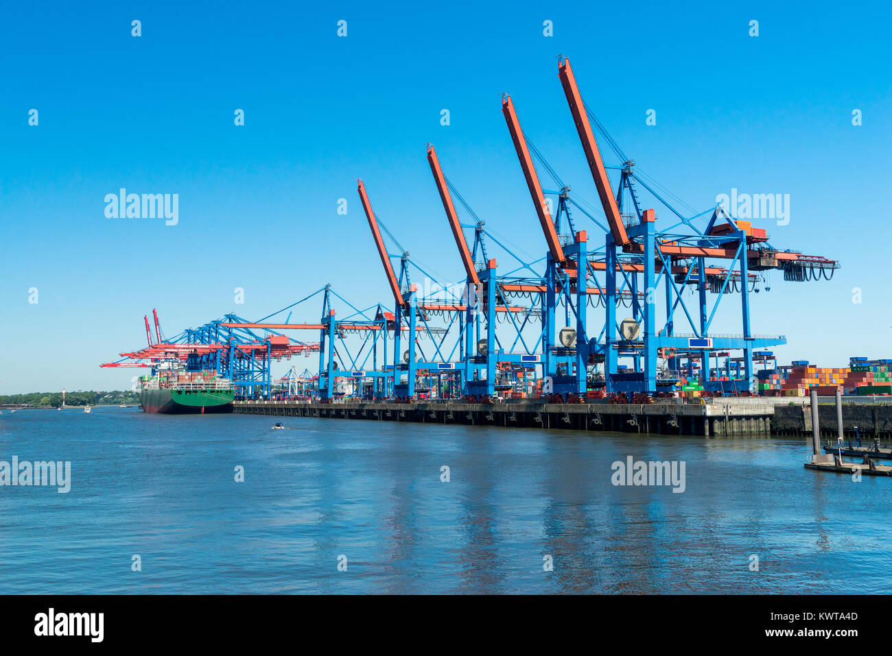 hamburg-harbour-and-river-elbe-in-summer-stock-photo-alamy