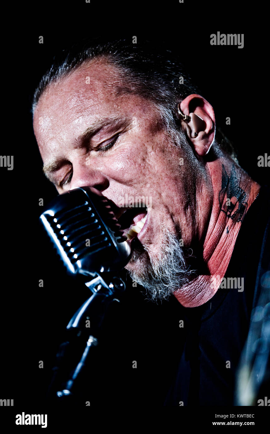 The American heavy metal band Metallica performs one out of five sold-out live concerts at Forum in Copenhagen as part of the World Magnetic Tour. Here the band’s lead singer and songwriter James Hetfield is pictured live on stage. Denmark 20/07 2009. Stock Photo