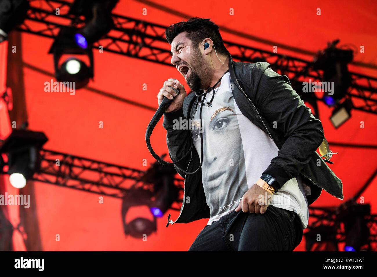 Lead singer of the band the deftones hires stock photography and