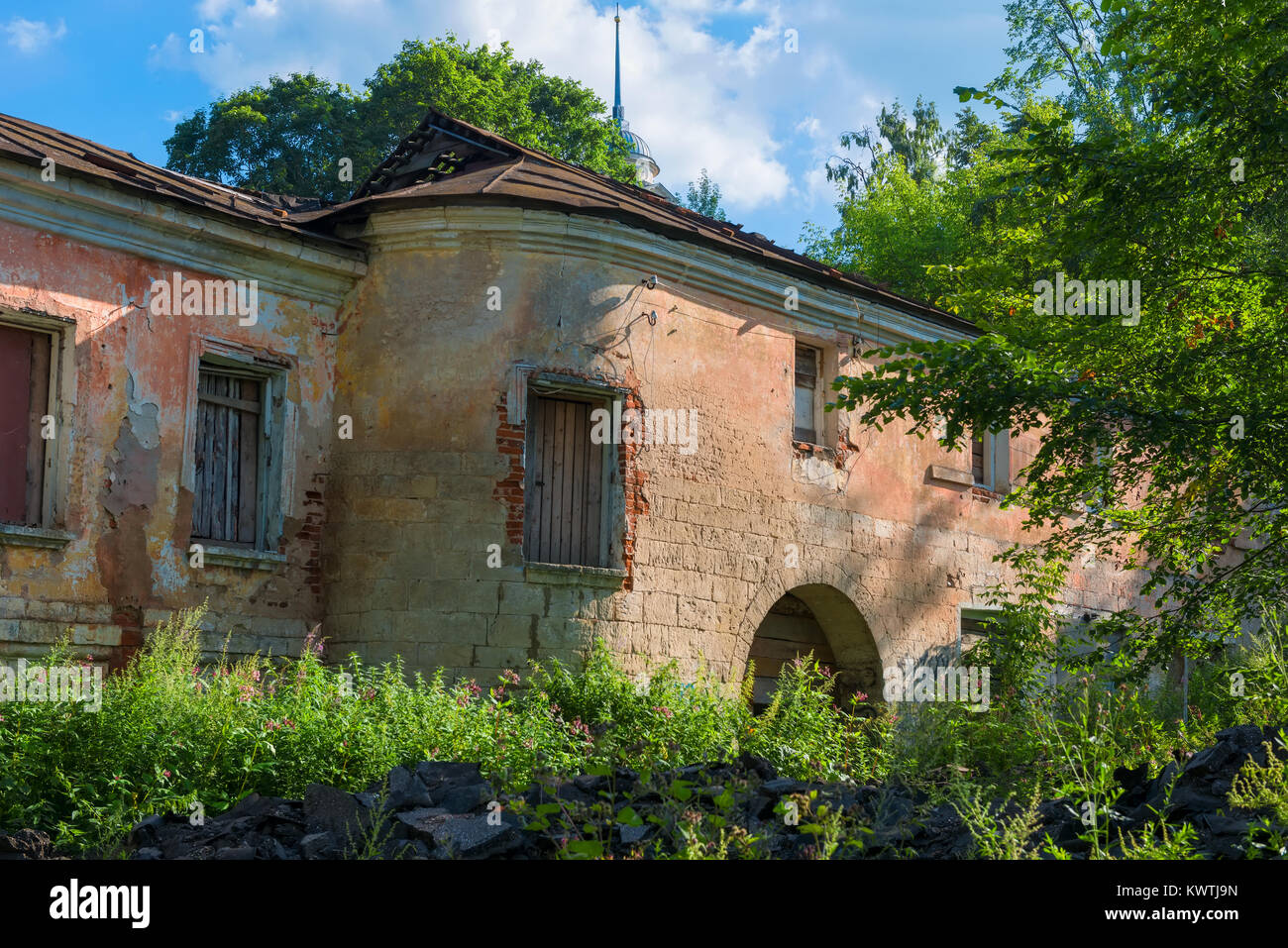 Old ruined house to the city Staritsa, Tverskaya oblast Stock Photo