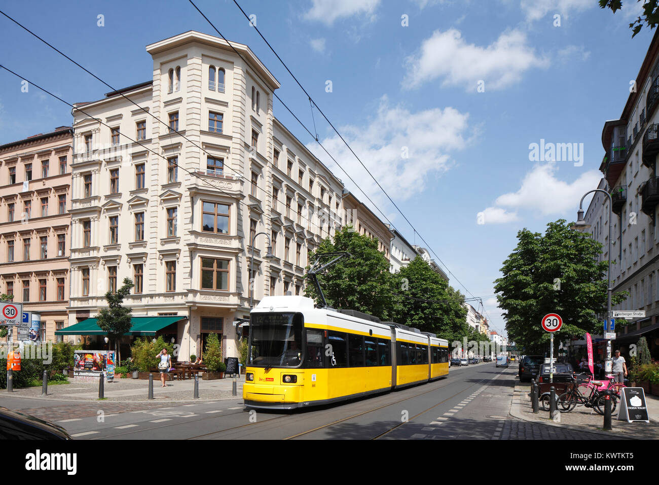 Residential buildings, old buildings, house facades in the Kastanienallee Street, Prenzlauer mountain, Berlin, Germany   I  Wohngebäude, Altbauten, Ha Stock Photo