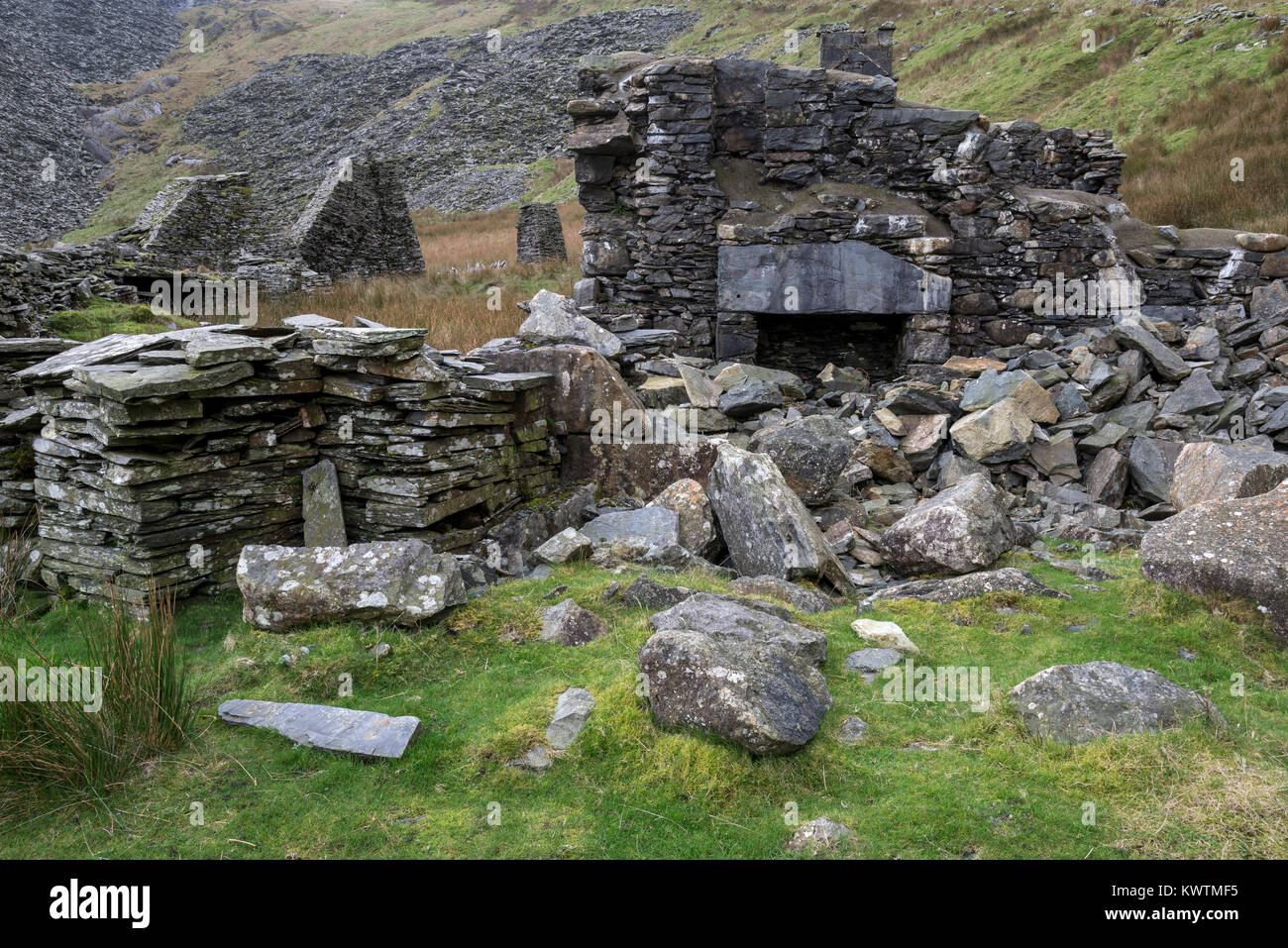 Ruined buildings at the old disused quarry at Cwmorthin, Blaenau Ffestiniog, North Wales. A dramatic and remote location in the mountains. Stock Photo