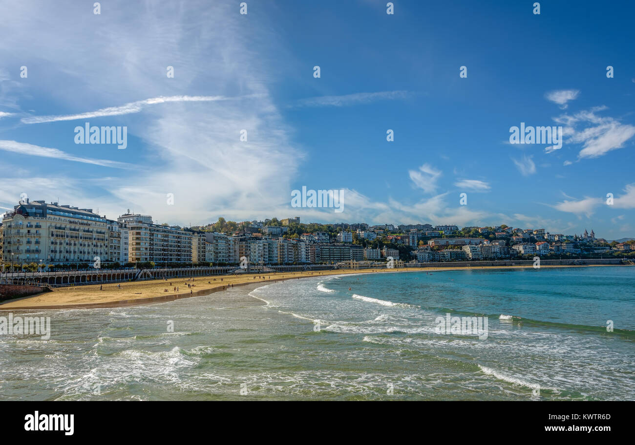 Beach scene san sebastian spain hi-res stock photography and images - Alamy
