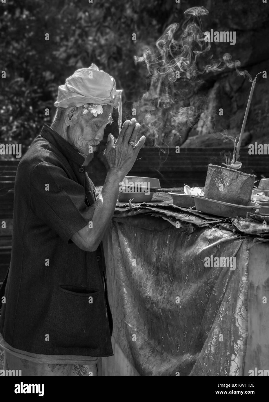 Altar of incense temple Black and White Stock Photos & Images Alamy