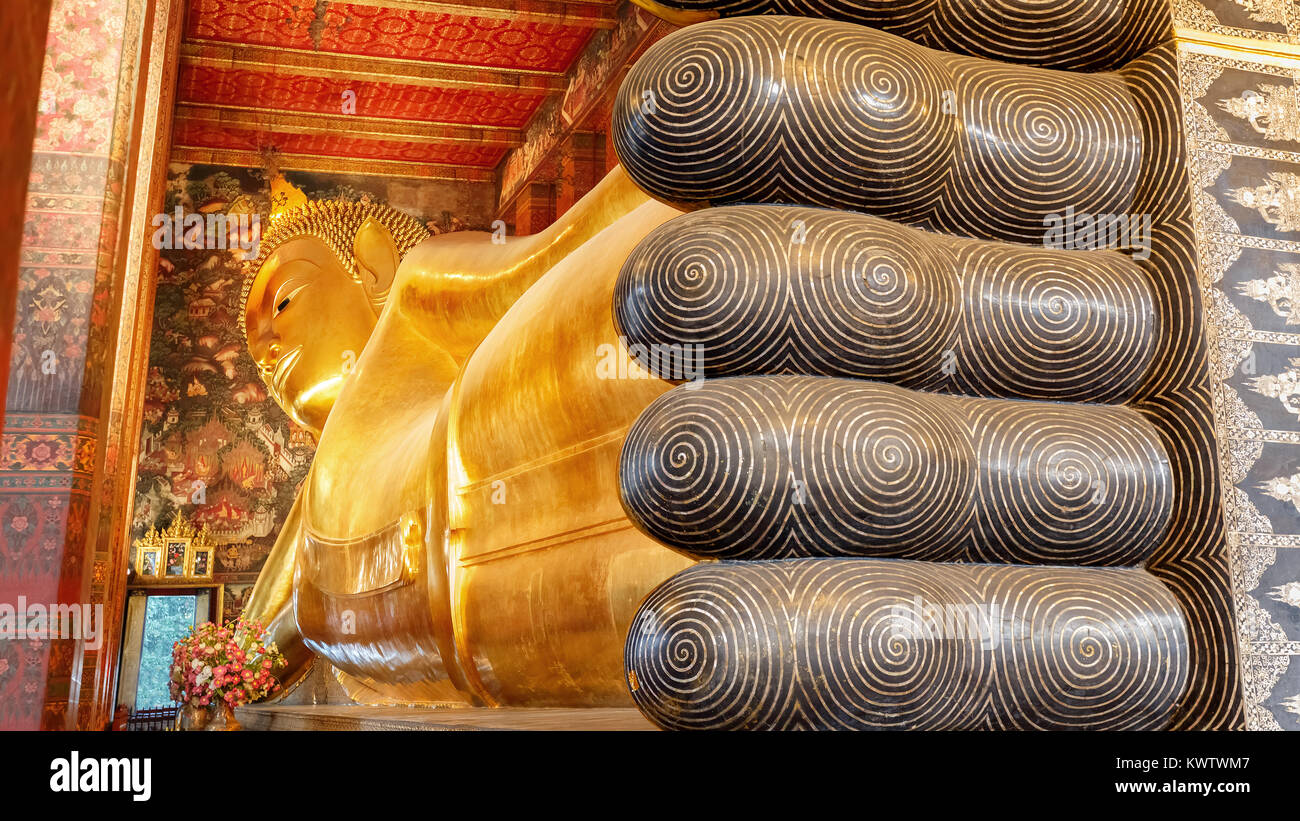 The Reclining Buddha at Wat Pho (Pho Temple) in Bangkok BANGKOK ...