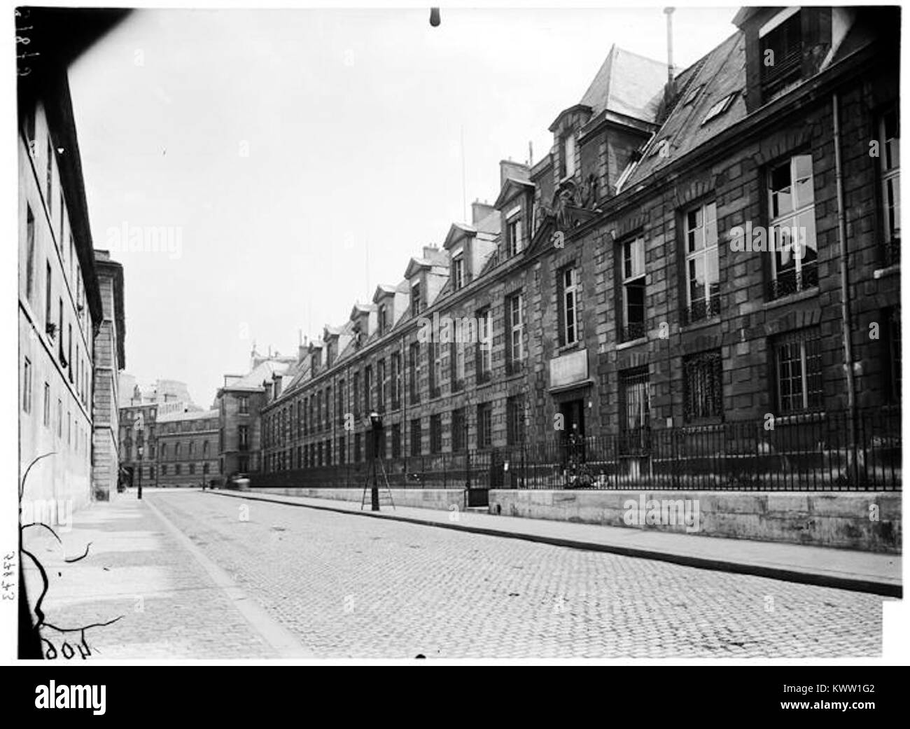 Bibliothèque de l'Arsenal,Hôtel du Grand-Maître-de-l'Artillerie - Vue générale sur rue - Paris 04 - Médiathèque de l'architecture et du patrimoine - APMH00037873 Stock Photo