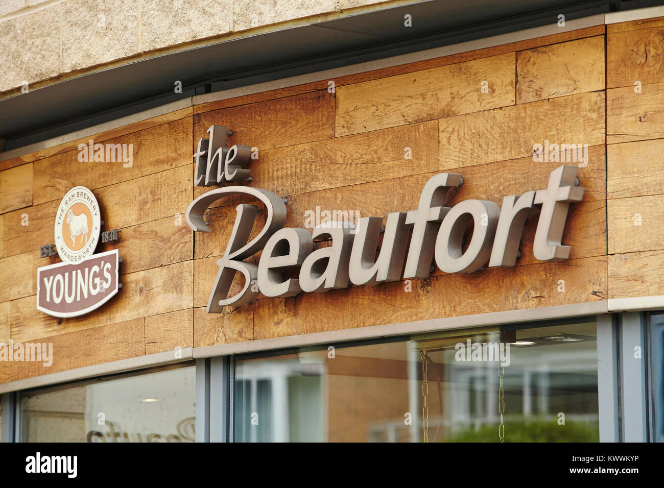 The Beaufort pub and restaurant in Colindale, North London, England Stock Photo