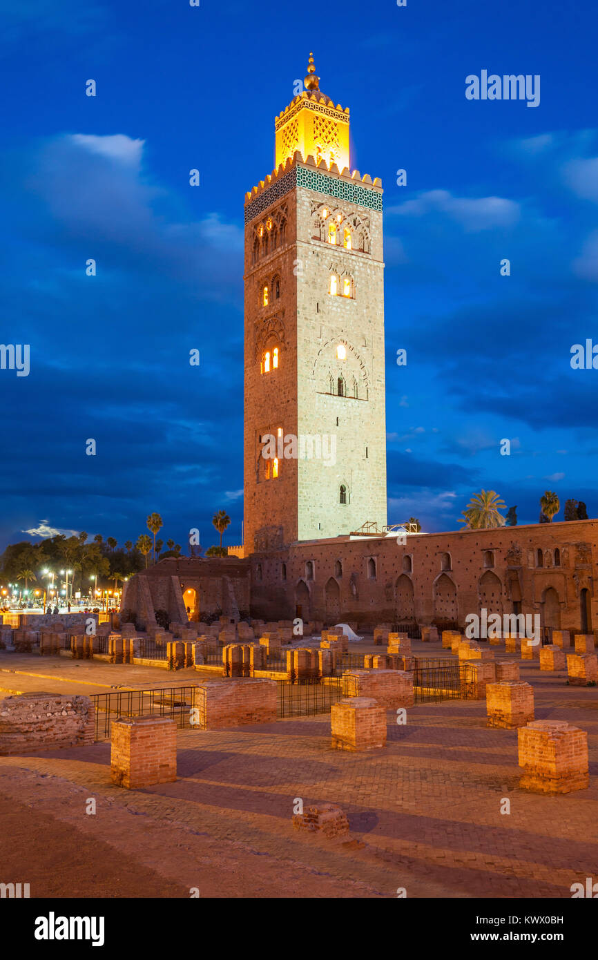 the-koutoubia-mosque-or-kutubiyya-mosque-at-night-it-is-the-largest
