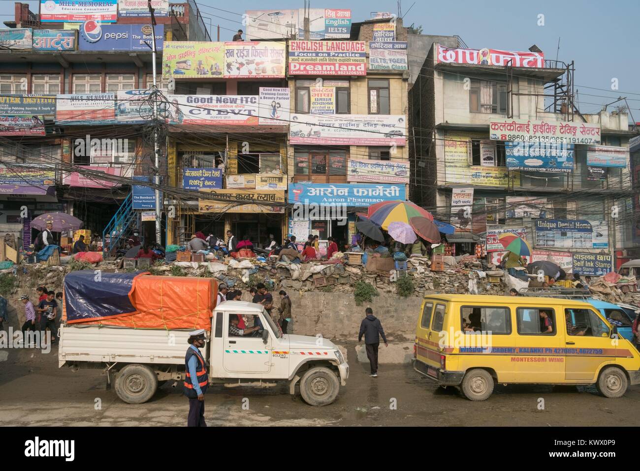 Dust and exhaust gases determine the air on the streets of the Nepali