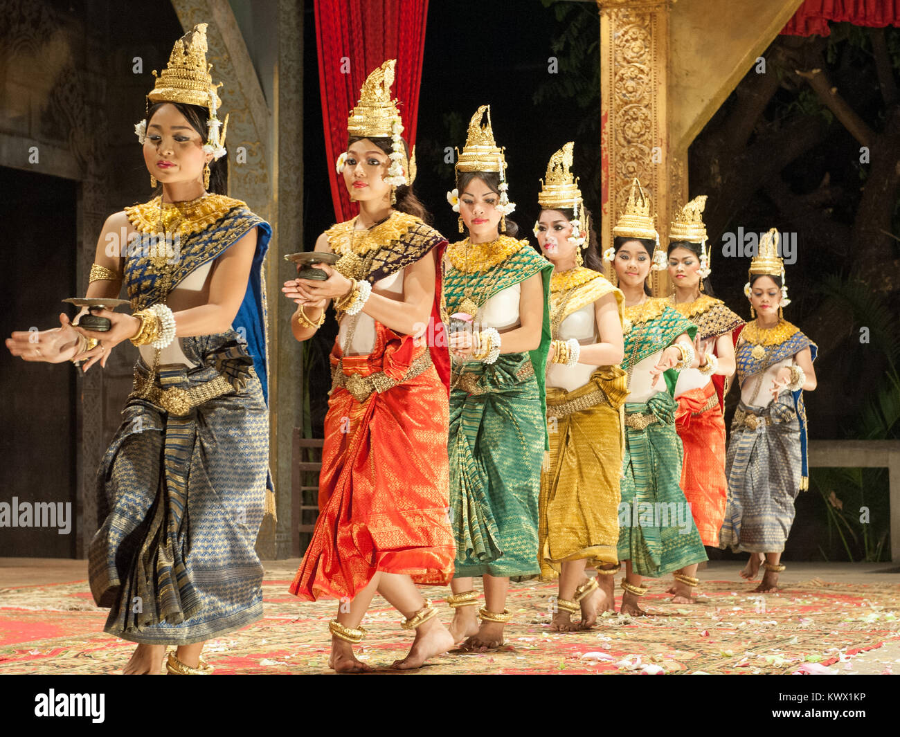 Temple khmer apsara hi-res stock photography and images - Alamy