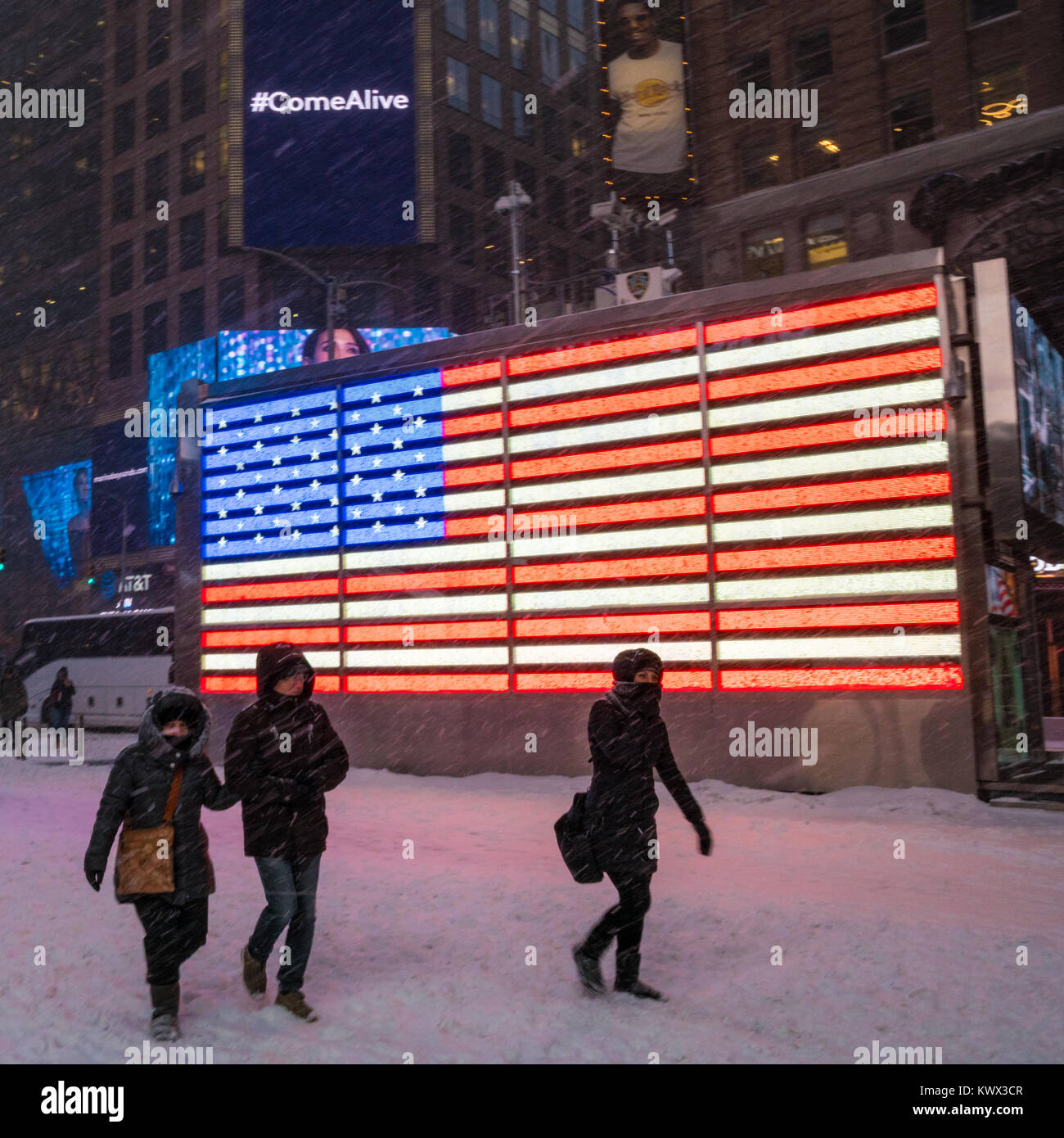 New York, USA, 4 Jan 2018.  People walk through New York's Times Square during a heavy snowstorm which meteorologists called 'bombogenesis' or 'bomb c Stock Photo