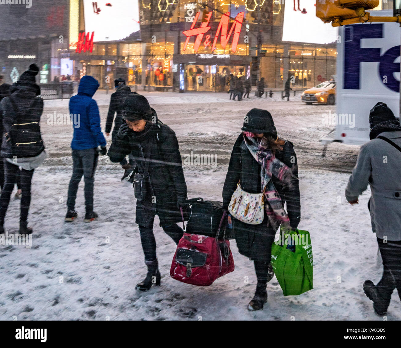 New York, USA, 4 Jan 2018.  People walk near New York's Times Square during a heavy snowstorm which meteorologists called 'bombogenesis' or 'bomb cycl Stock Photo
