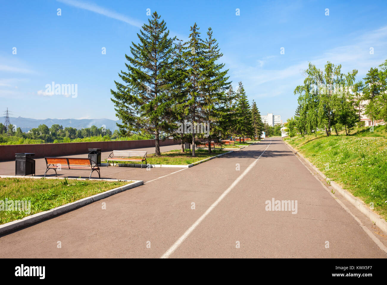 In Krasnoyarsk, asphalt falls in the courtyards of houses 37 In Krasnoyarsk, asphalt falls in the courtyards of houses 4