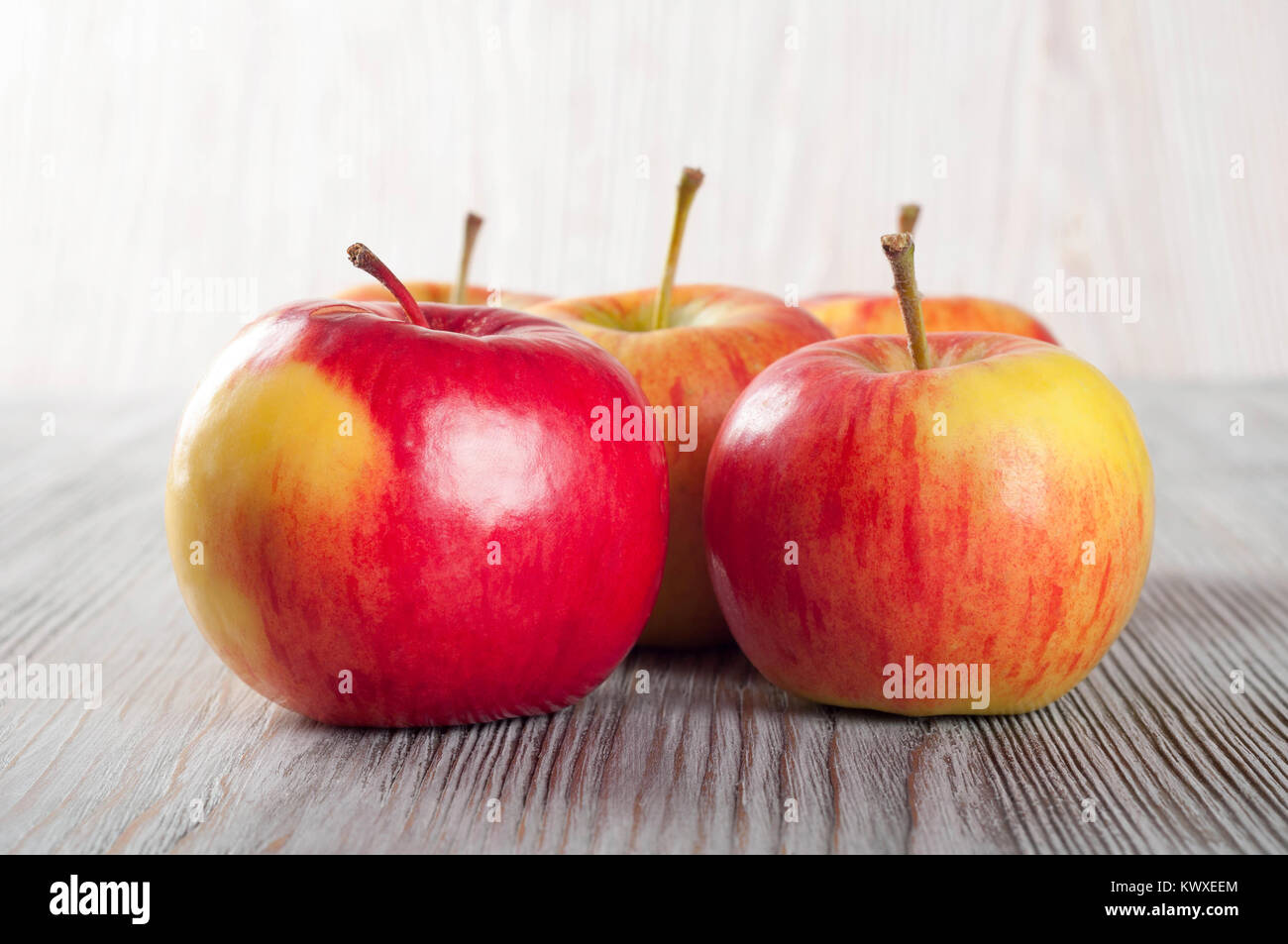 Ripe red apples on a wooden background Stock Photo - Alamy