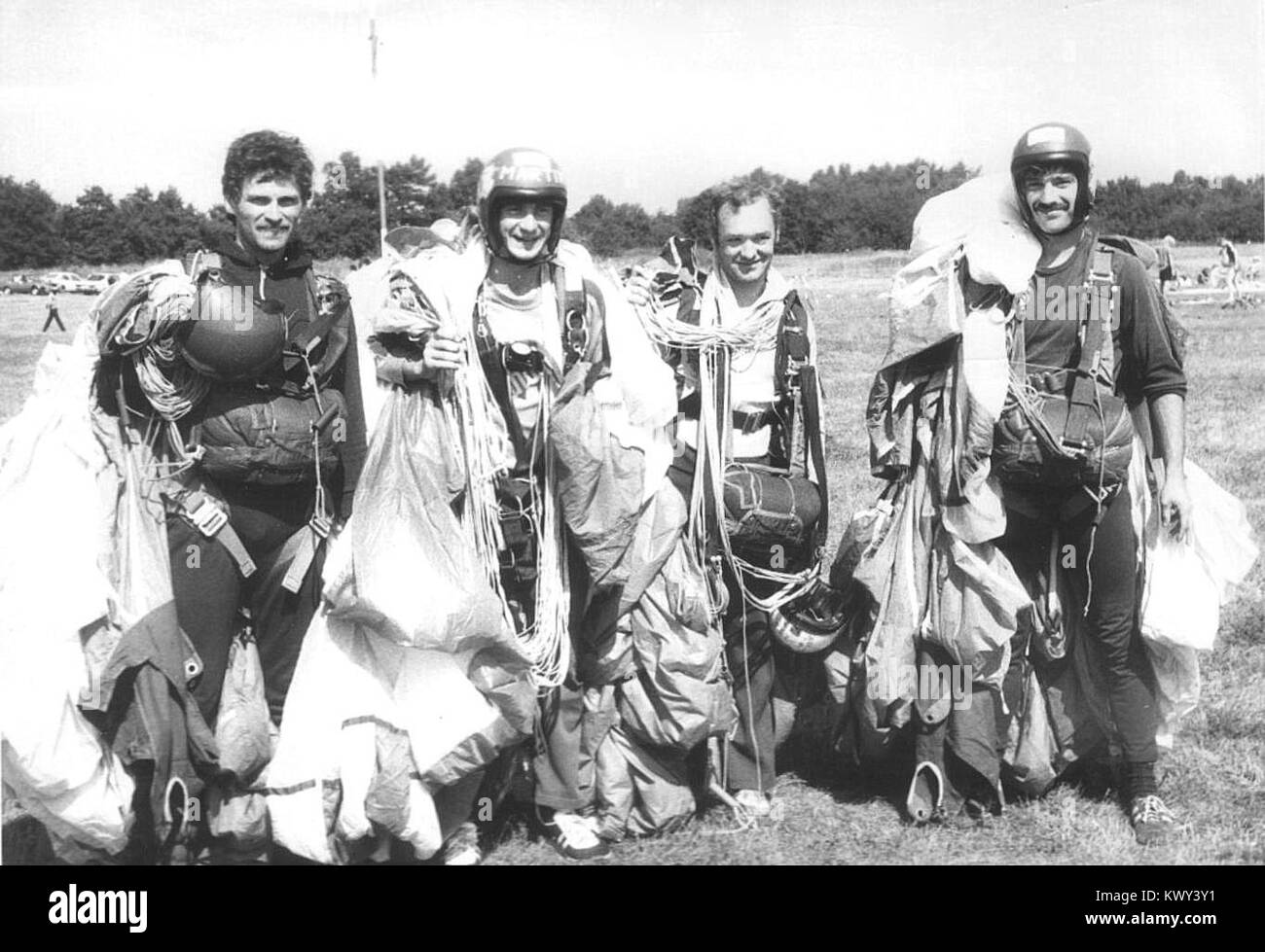 Międzynarodowe Zawody Spadochronowe w celności lądowania – Szlezwik-Holsztyn 1983 (02) Stock Photo