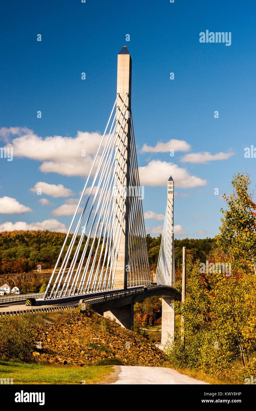 The Penobscot Narrows Bridge is a 2,120 feet (646 m) long cable-stayed bridge that carries US 1/SR 3 over the Penobscot River. It connects Verona Isla Stock Photo