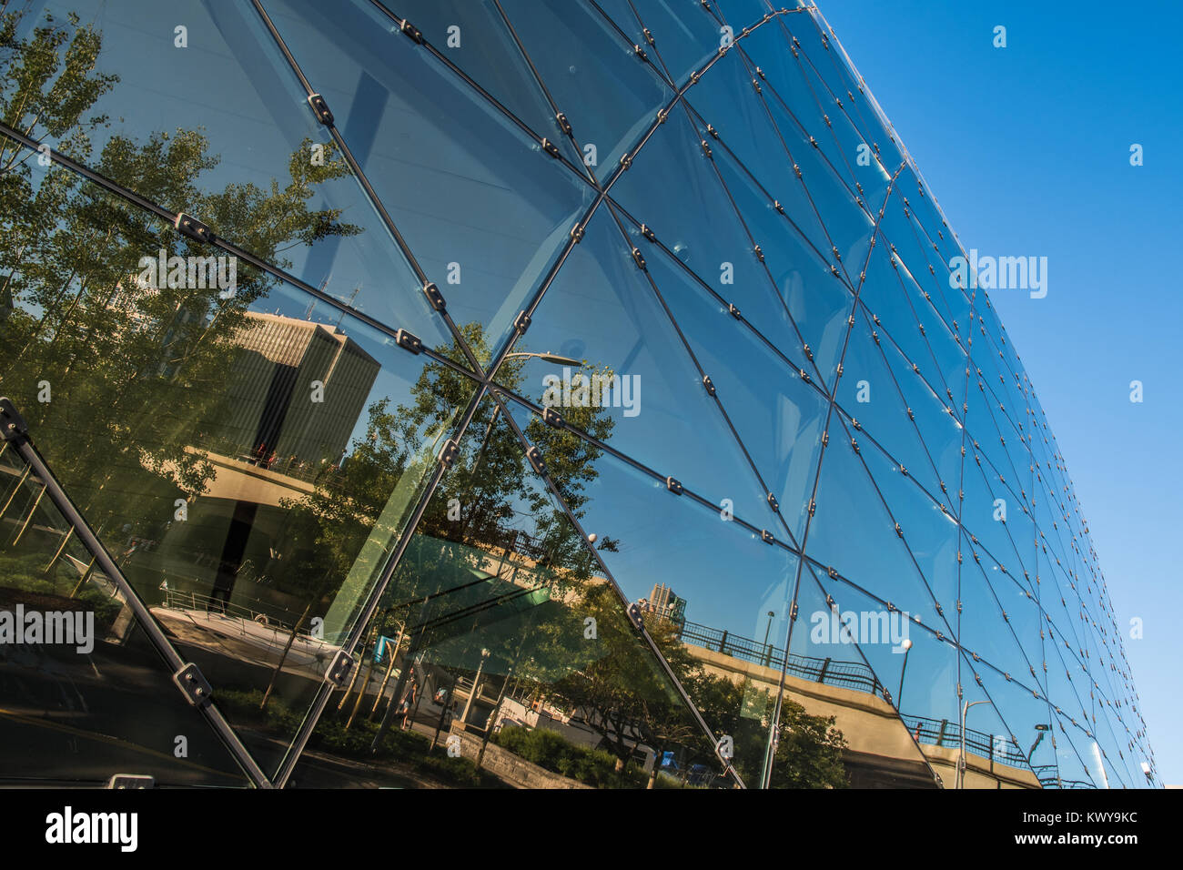 OTTAWA, ONTARIO / CANADA - URBAN LANDSCAPE. REFLECTIONS IN GLASS WALL. Stock Photo
