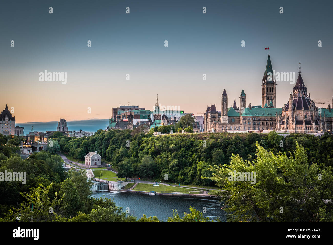 Ottawa View OTTAWA, ONTARIO / CANADA - VIEW AT PARLIAMENT HILLS IN THE MORNING ...