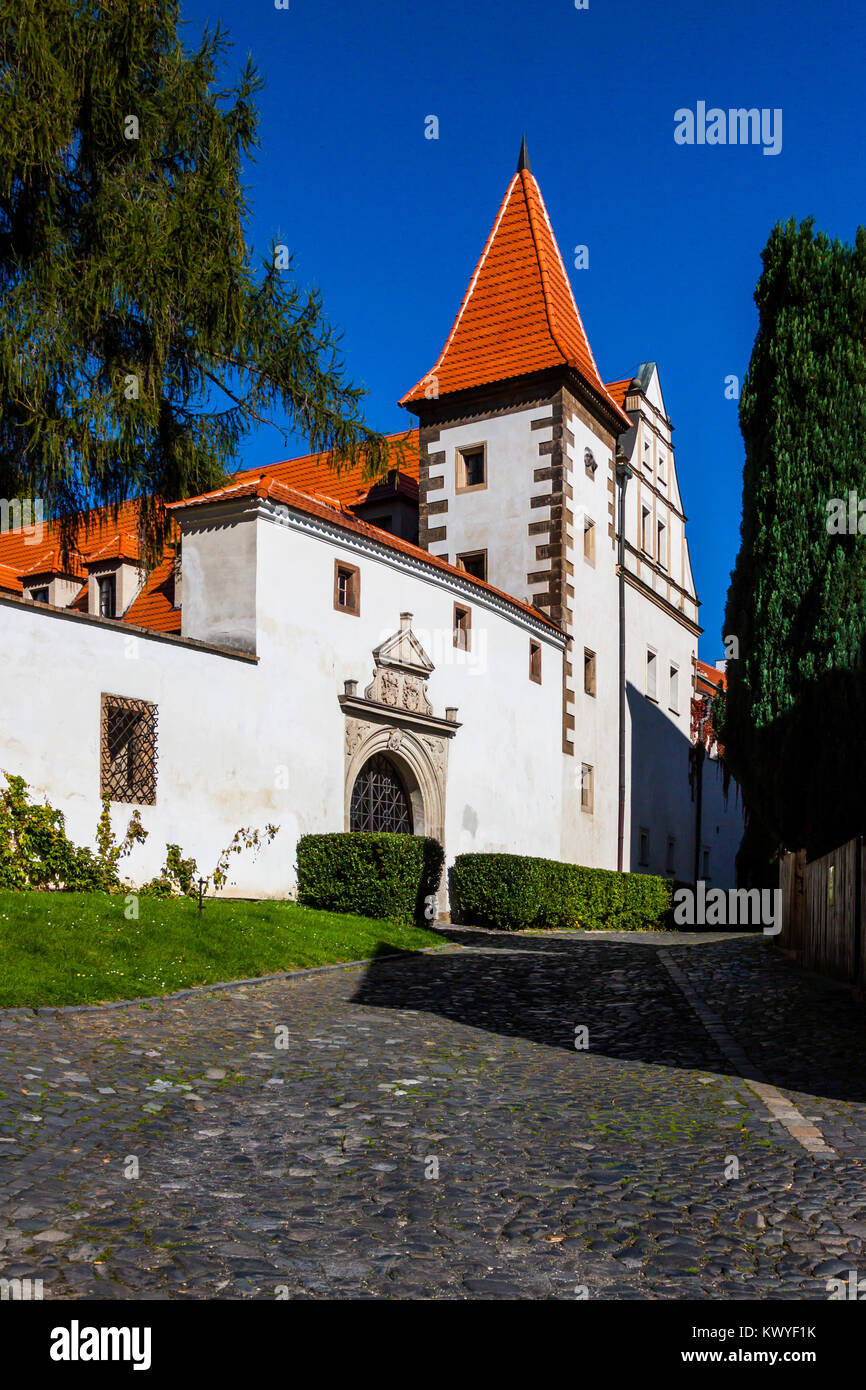 chateau Benesov nad Ploucnicí in northern Bohemia with romantic corners in autumn light, at the edge of the landscape of Czech Saxon Switzerland Stock Photo