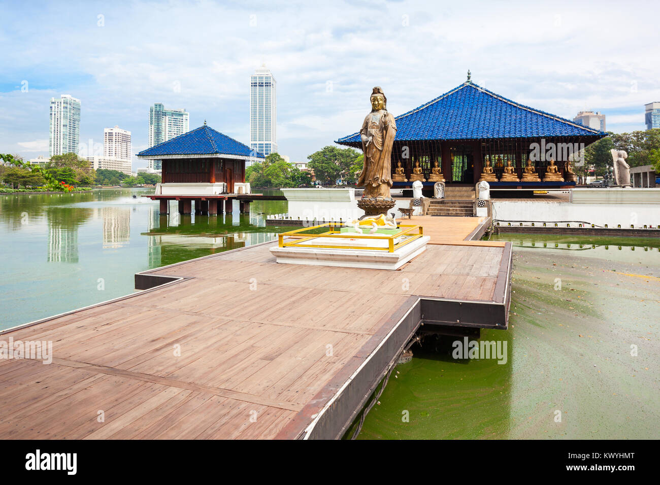 Seema Malaka buddhist temple in the Beira Lake in Colombo, Sri Lanka. Seema  Malaka is a part of the Gangaramaya Temple Stock Photo - Alamy