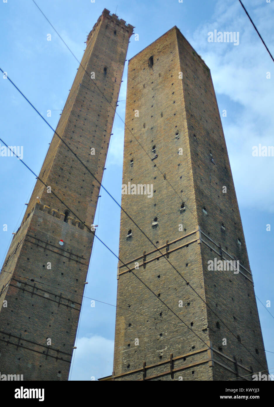 Two leaning towers bologna hires stock photography and images Alamy
