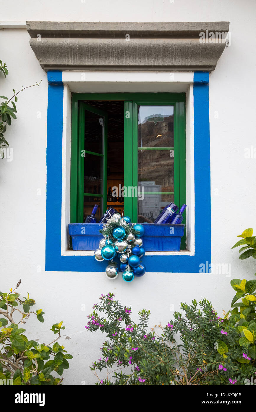 Puerto de Mogan, Gran Canaria in Spain - December 16, 2017: Window in a restaurant with blue and silver christmas decorations, outdoors Stock Photo
