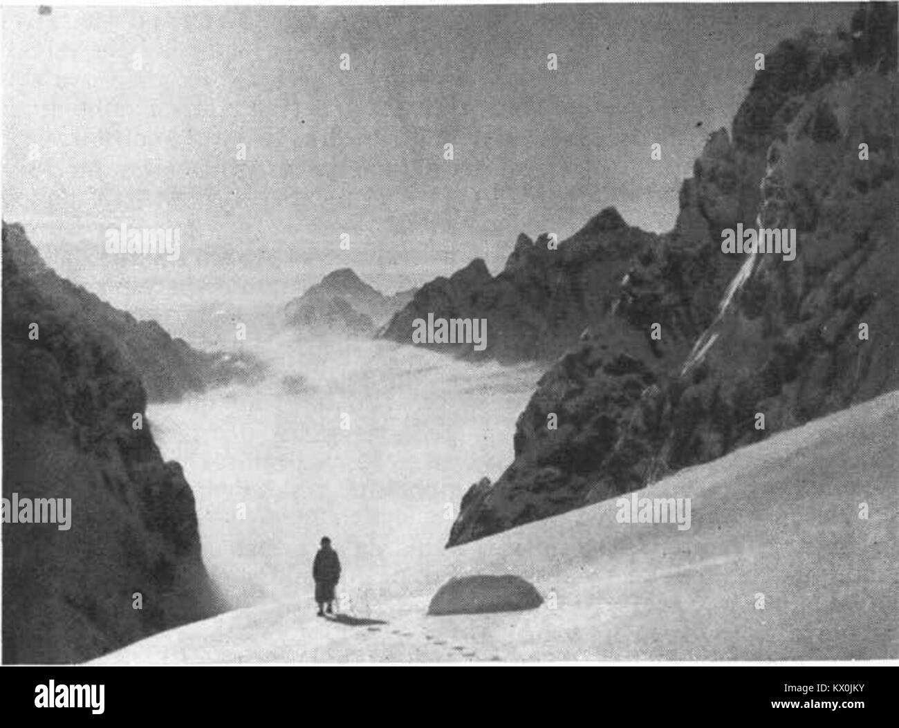 Megleno Megleno morje med Krniškimi robovi, izpod Velike Marluljške Ponce 1940 ...
