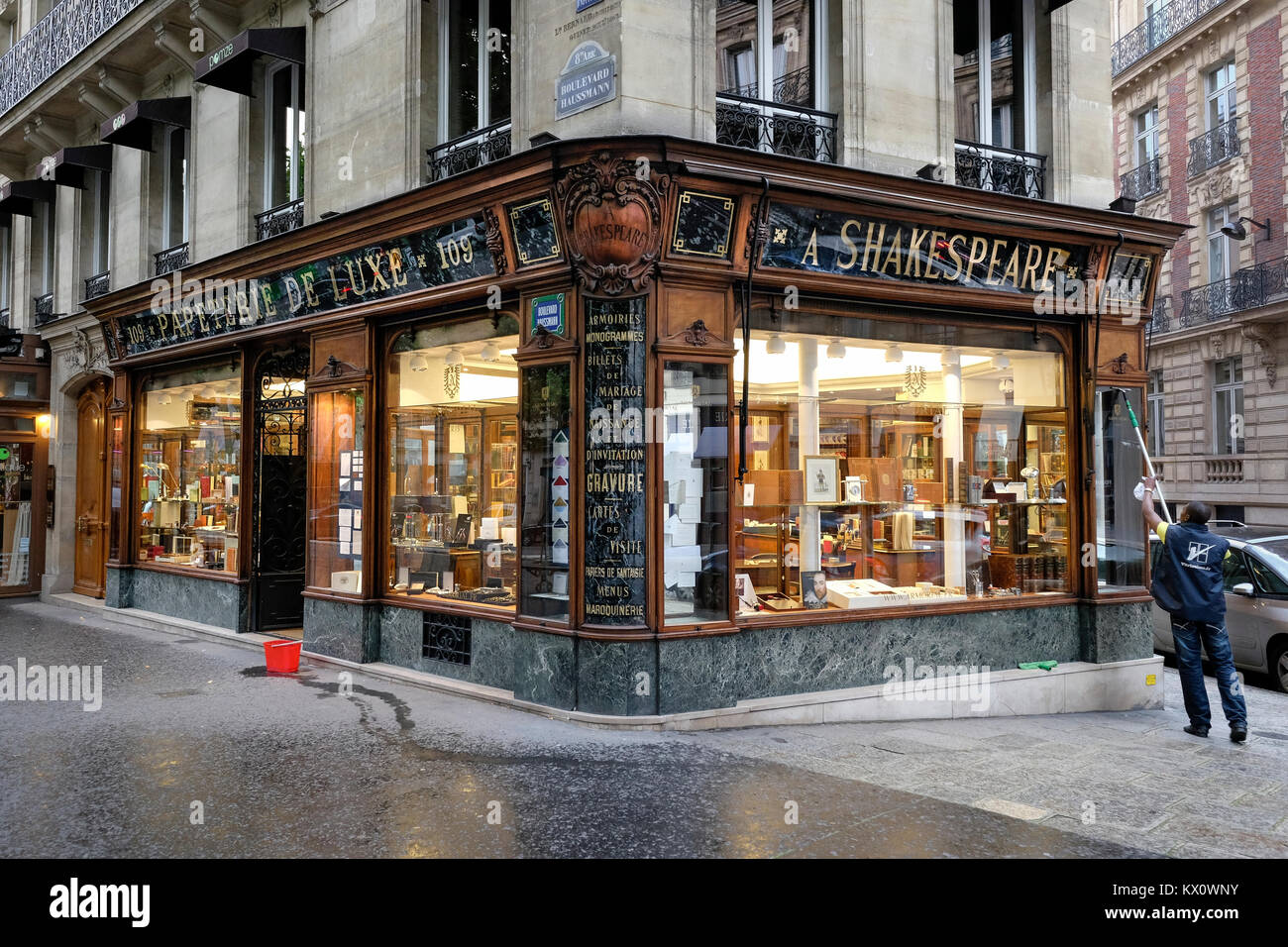 France, Paris, Stationary shop, man washing windows Stock Photo