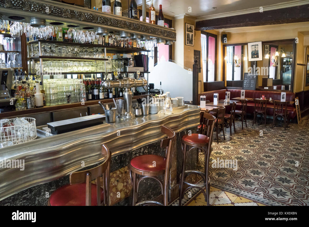 France, Paris (75), La Grille Montorguiel, traditional bar, or zinc. Stock Photo