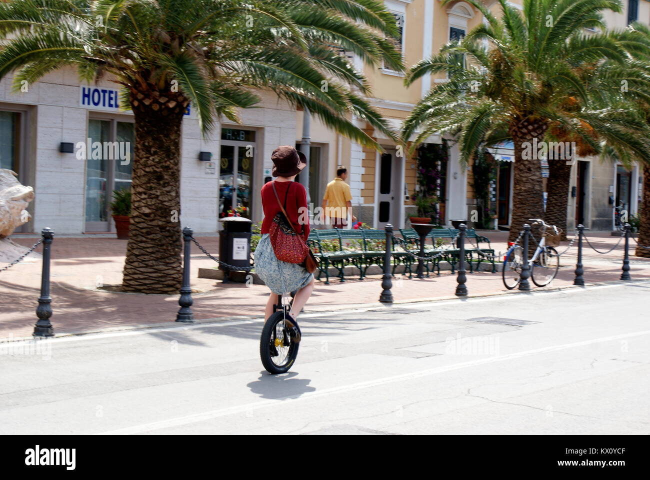 Lady unicyclist hires stock photography and images Alamy