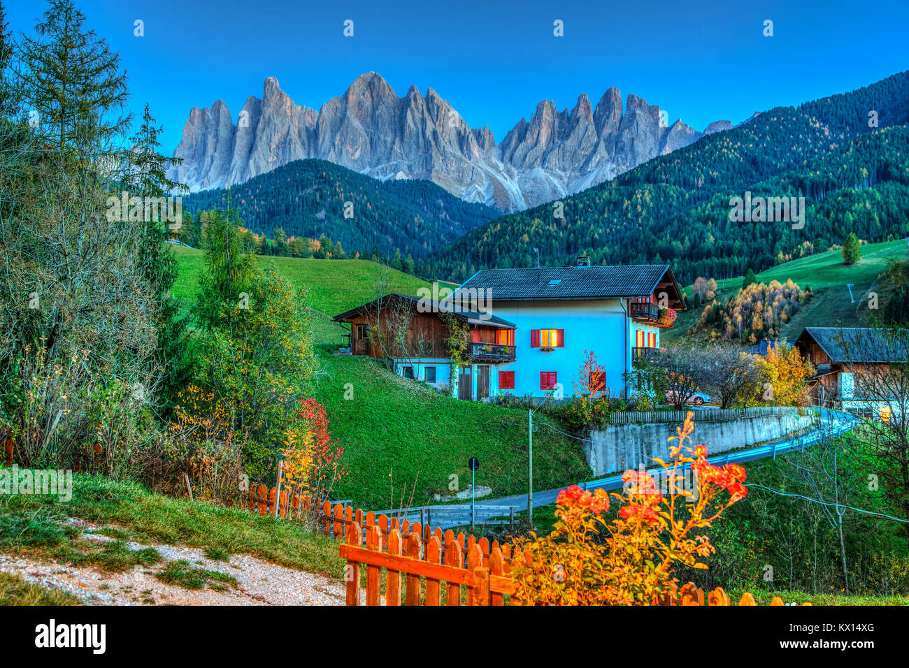 The Val di Funes Valley and village of Santa Maddalena with views of the Dolomites, South Tyrol, Italy, Europe. Stock Photo