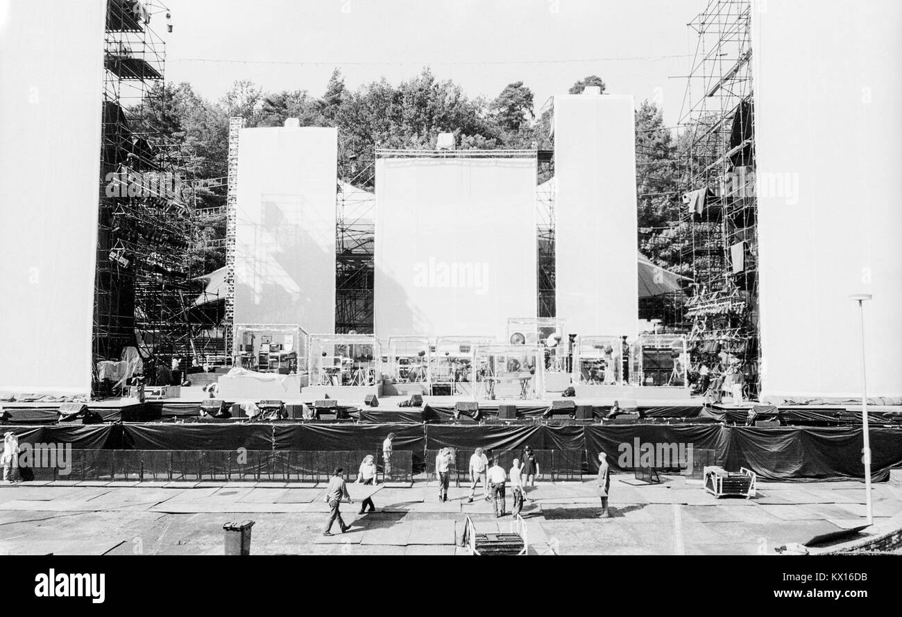 Stage building for Jean Michel Jarre concert Europe in Concert tour, staging by Edwin Shirely Staging constructed in the Waldbhuene outdoor auditorium in Berlin, Germany, 11th September 1993. Stock Photo