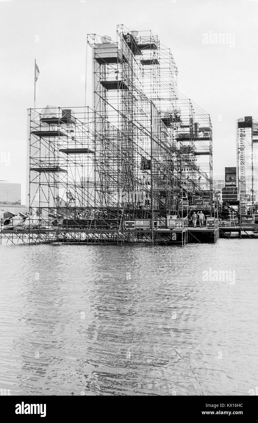 Stage building for Jean Michel Jarre concert Europe in Concert tour, Seville, staging by Edwin Shirely Staging constructed in the lake at the Seville Expo center, Lago de la Cartuja, Spain, 1st/2nd October 1993 Stock Photo