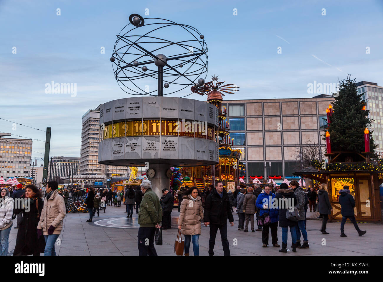 Modern Shopping Mall Berlin Germany High Resolution Stock Photography And Images Alamy