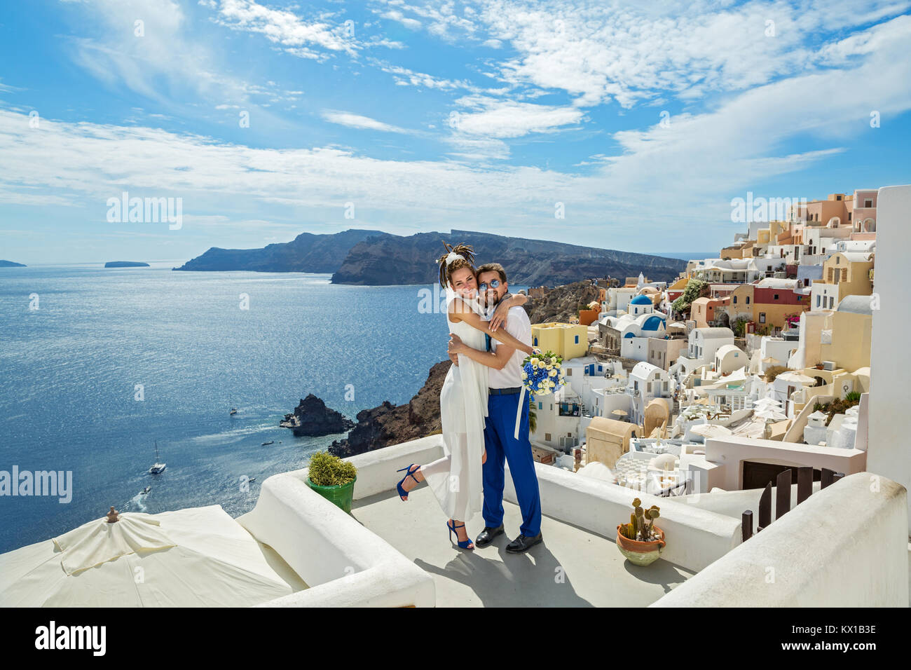 Beautiful young couple hugging hi-res stock photography and images - Alamy