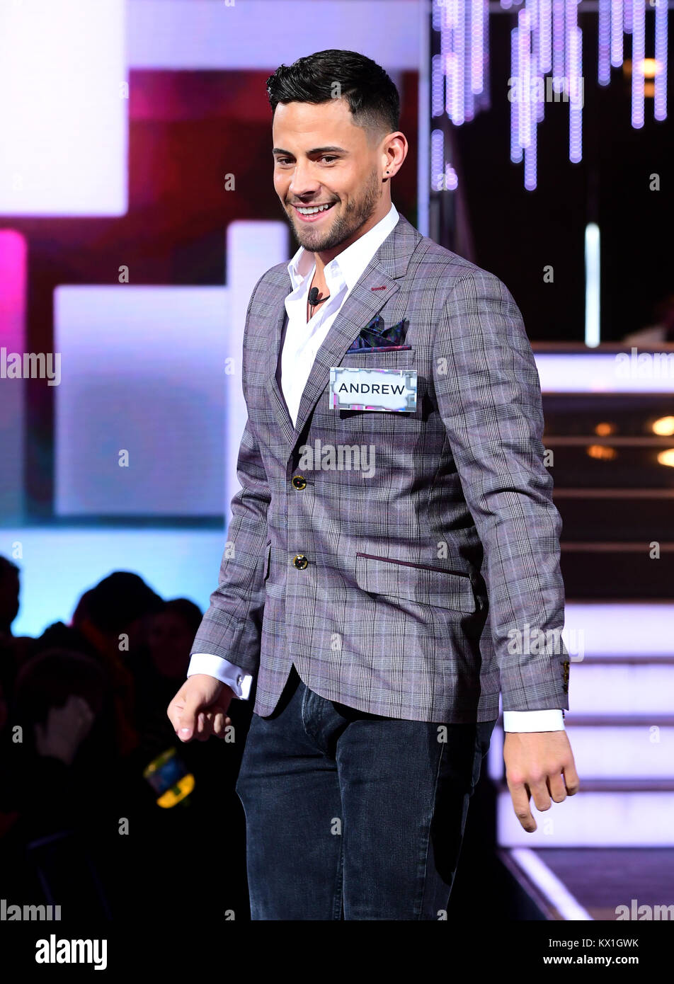 London, UK. 05th Jan, 2018. Andrew Brady enters the house during the Celebrity Big Brother Men's Launch held at Elstree Studios in Borehamwood, Hertfordshire. PRESS ASSOCIATION Photo. Picture date: Friday January 5, 2018. See PA story SHOWBIZ CBB Housemates. Photo credit should read: Ian West/PA Wire Credit: Gtres Información más Comuniación on line, S.L./Alamy Live News Stock Photo