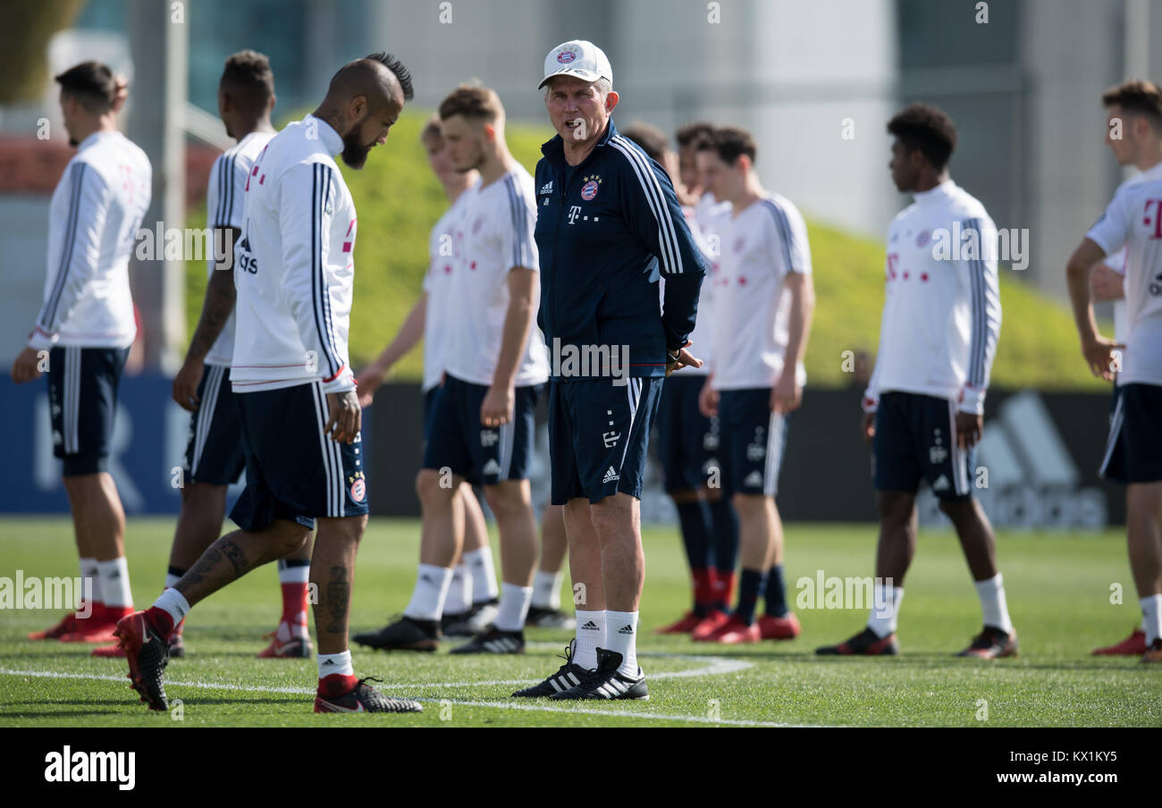 Doha, Qatar. 6th Jan, 2018. Bayern Munich's trainer Jupp Heynckes  participates in a training session in Doha, Qatar, 6 January 2018. The team  of FC Bayern Munich is preparing for the remaining