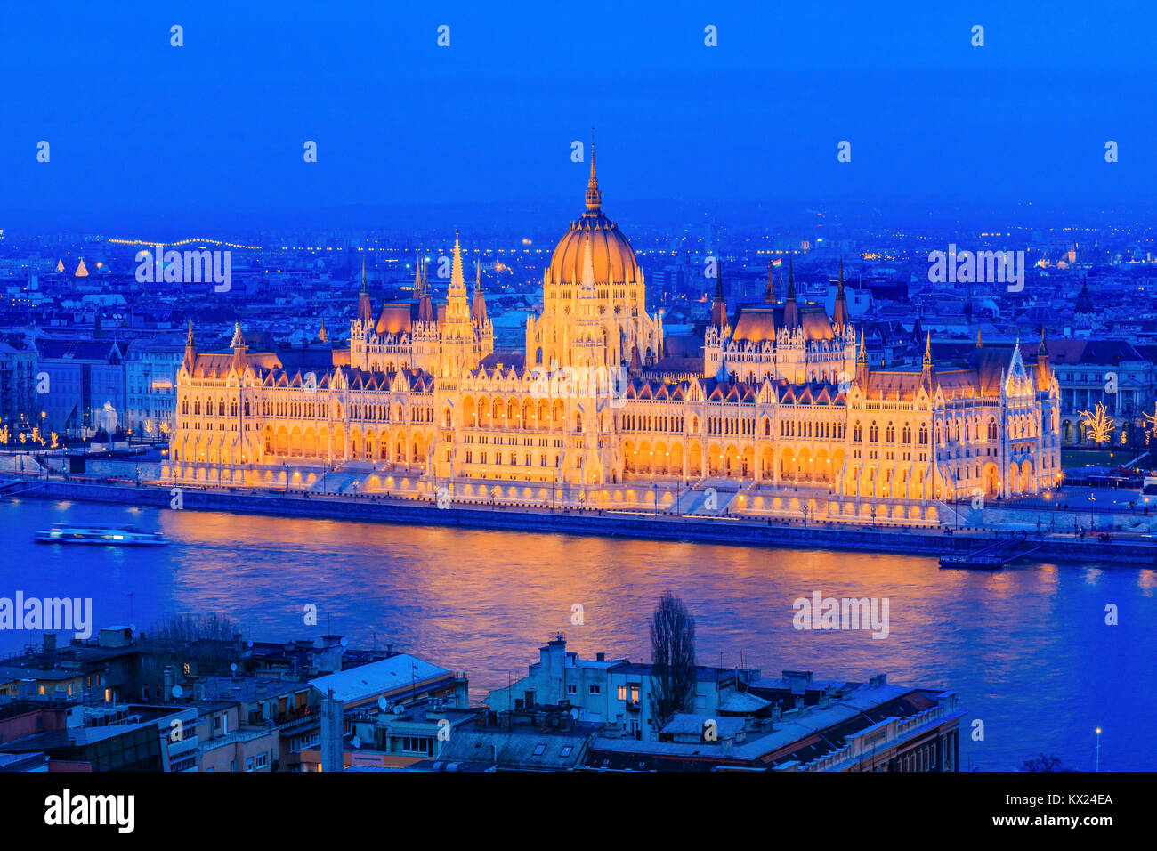 Parliament by night hi-res stock photography and images - Alamy