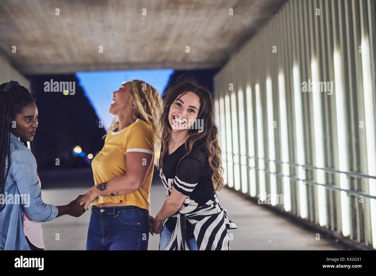 College students walking holding hands hi-res stock photography and ...