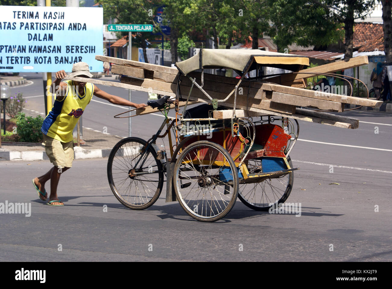 Riksha hi-res stock photography and images - Alamy