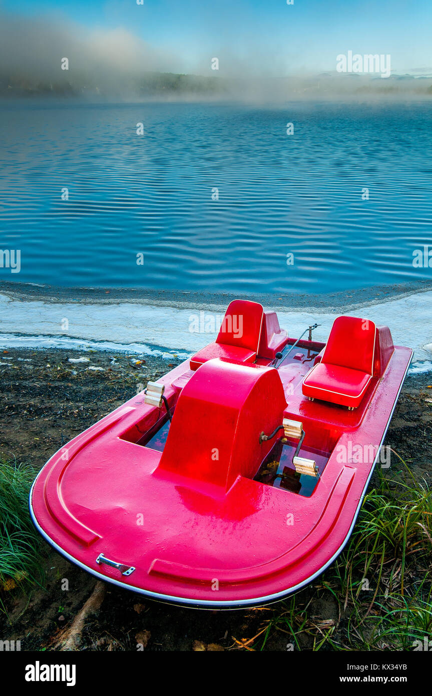 Blue pedal boat hires stock photography and images Alamy