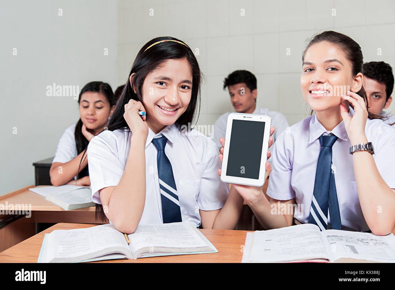 Indian school girls hi-res stock photography and images - Alamy