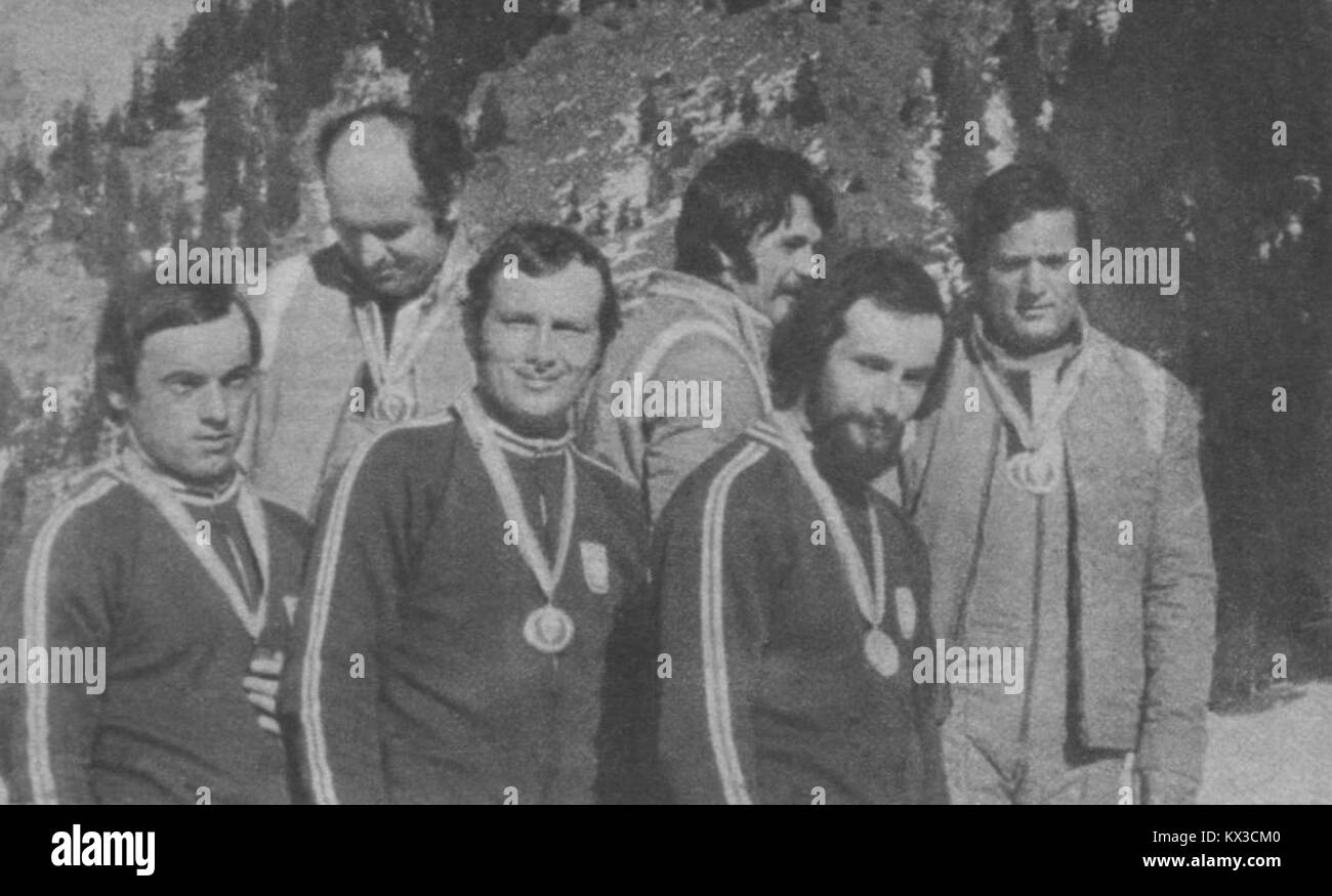 Drużyna polskich i austryjackich skoczków Para-Ski Alta-Badia 1974 Stock Photo