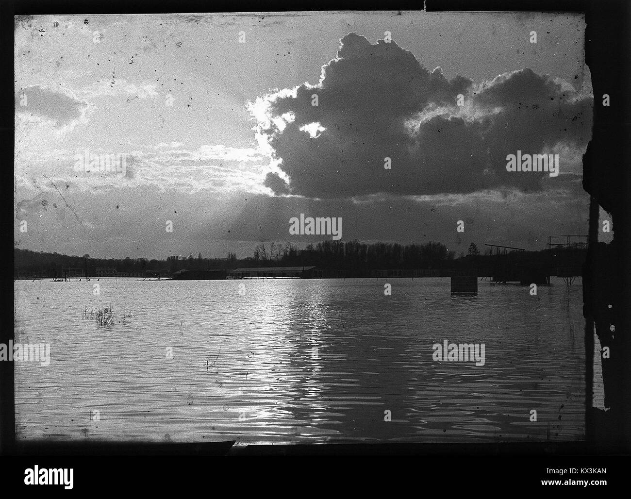 (Coucher de soleil sur une étendue d'eau) - Fonds Berthelé - 49Fi1514 Stock Photo