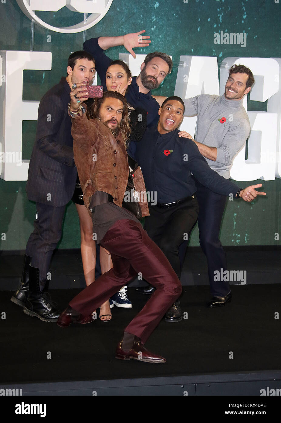 Nov 04, 2017 - Jason Momoa, Ezra Miller, Gal Gadot, Ben Affleck, Ray Fisher and Henry Cavill attending 'Justice League' Photocall, The College, Southa Stock Photo