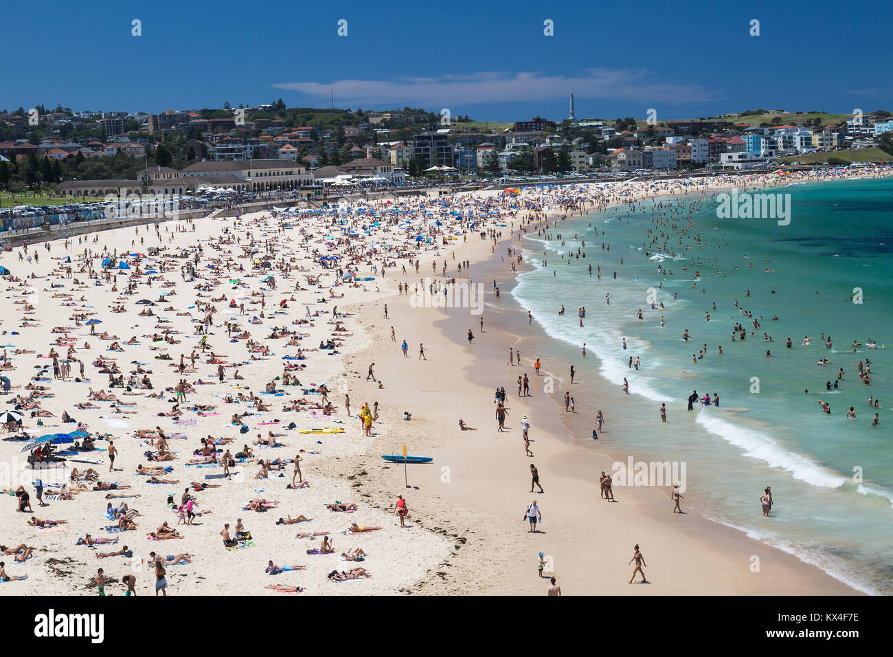 People sunbathing on bondi beach hi-res stock photography and images ...