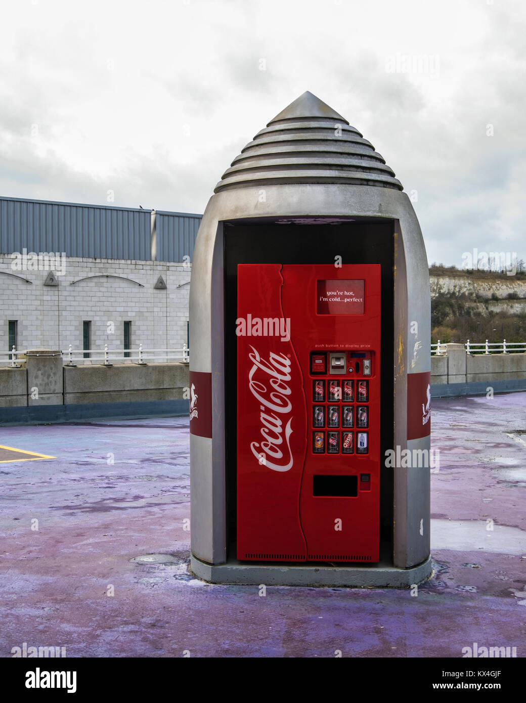 Greenhithe,Kent,England.Bluewater Shopping centre building exterior. Coca cola dispenser in parking lot Stock Photo
