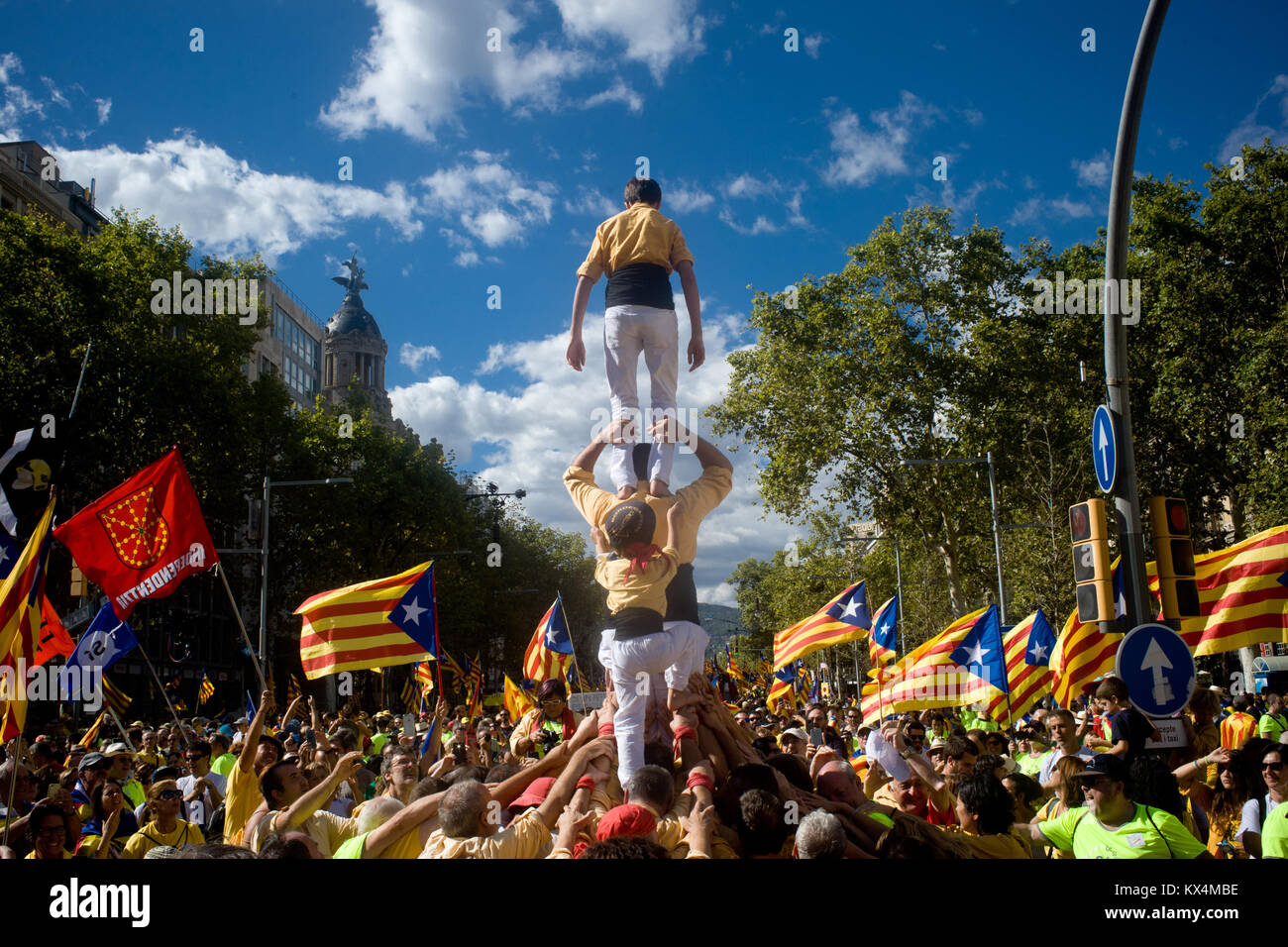 September 11, 2017 - Barcelona, Catalonia, Spain - In Barcelona, coinciding with Catalan  national day or Diada, castellers build a human tower as hun Stock Photo